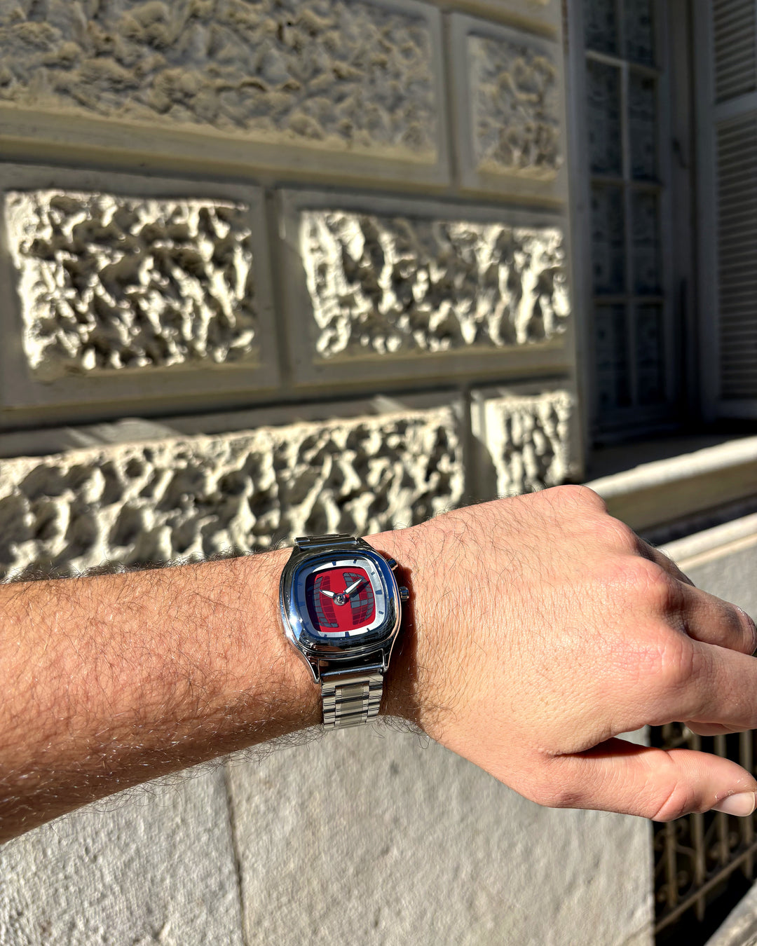 Montre FANTOM Braise portée au poignet