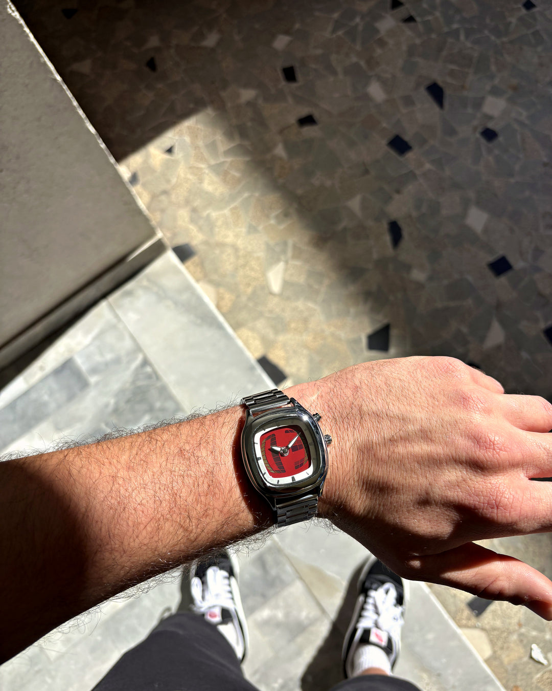 Montre FANTOM Braise portée au poignet