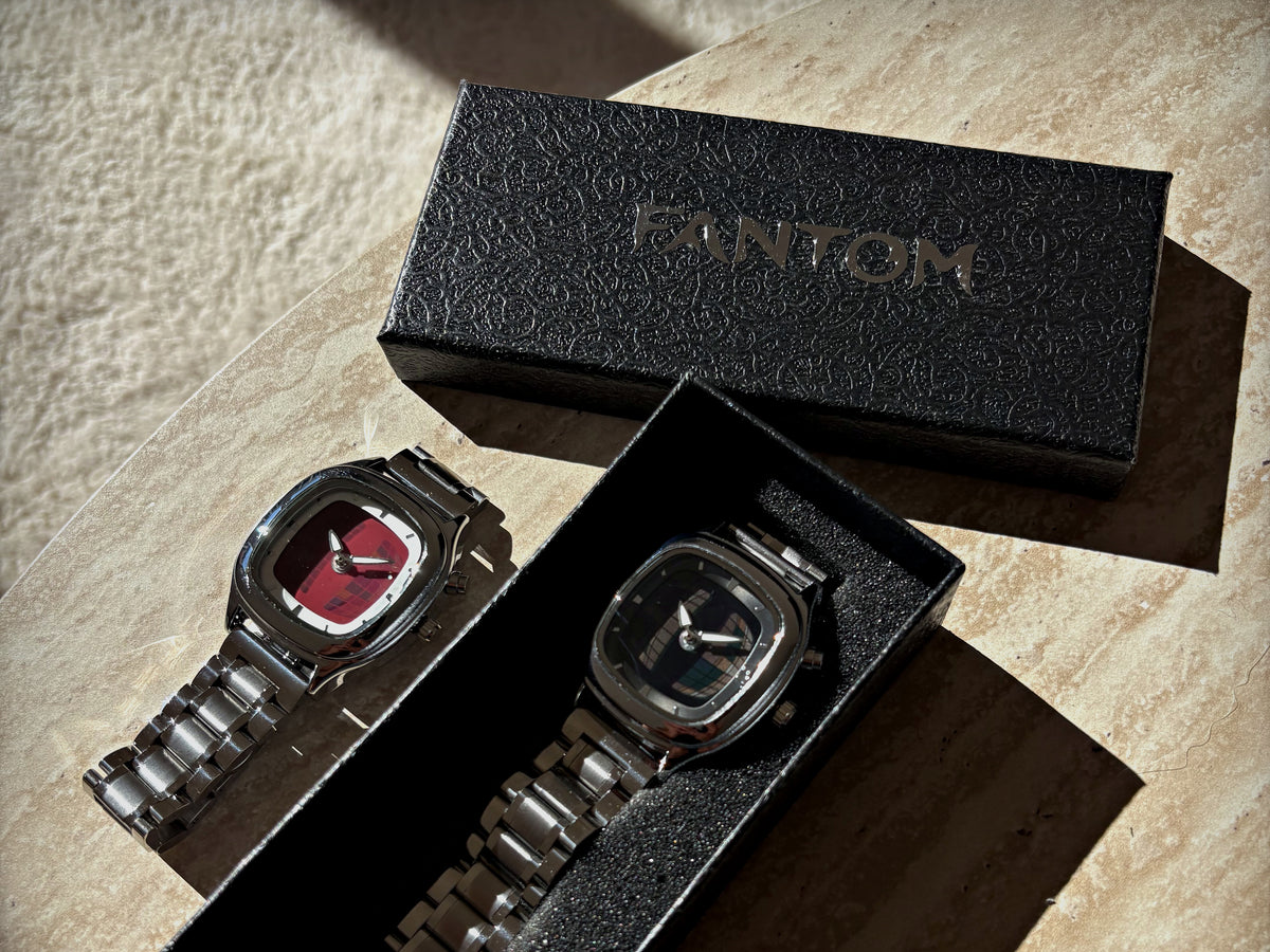 La montre FANTOM dans sa boîte noire